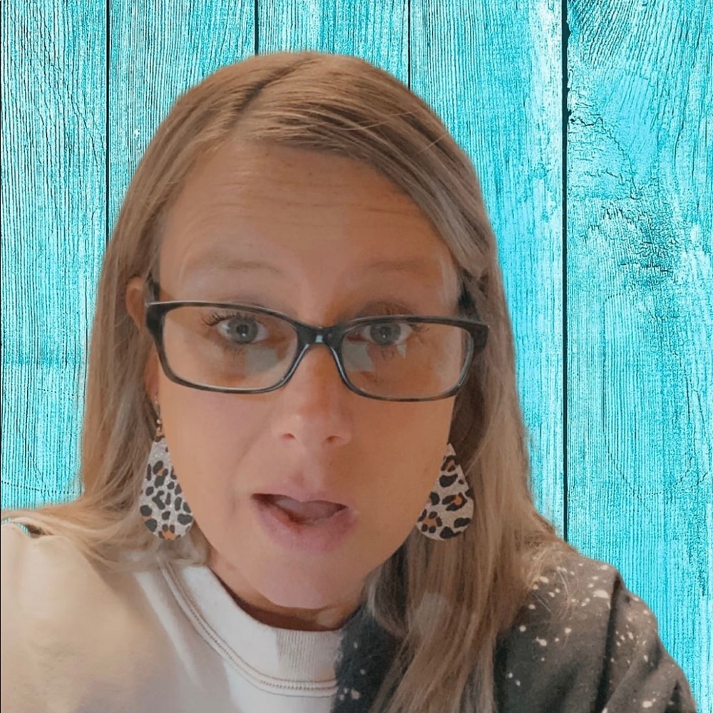 Meet your Posher, Pamela